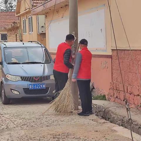 即墨金投公司：开展社区道路清扫活动