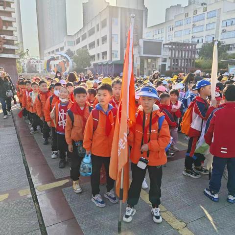 岁岁春花开，踏青正当时-晶山小学二年级13班阳鹤山社会实践（春游）活动