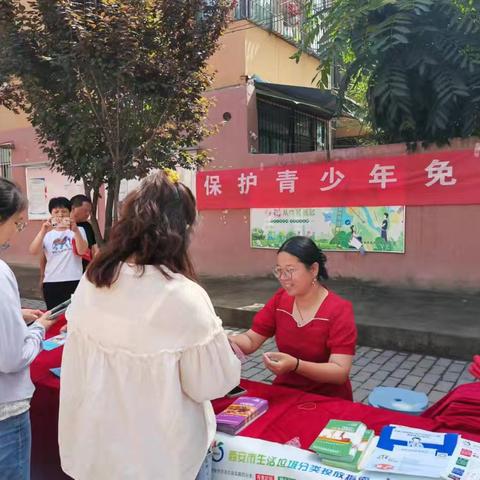 “维护无烟环境 社会共同参与”——长安路街道开展《西安市控制吸烟管理办法》颁布六周年主题宣传活动