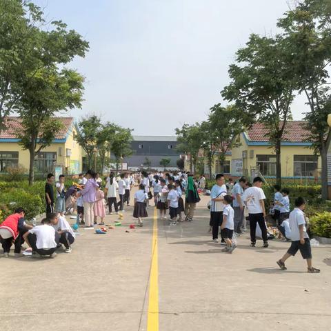 井沟小学首届校园淘宝节正式开幕啦