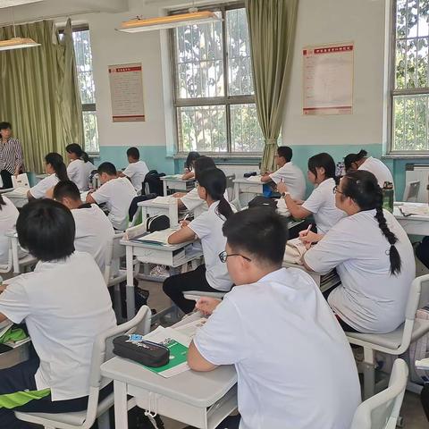 聚焦课堂求实效 追求卓越促成长——莲池区教研室深入我校开展听评课指导工作