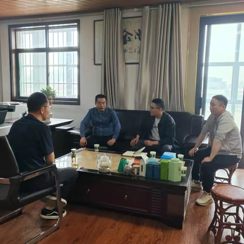 人社送暖惠民生 政策入户惠万家 ——未央区人社局赴辖区新北城农贸市场开展创业担保贷款政策宣传 ‍