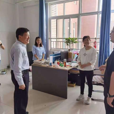 在关怀中砥砺前行——记县教体局局长一行到温店镇大杨小学调研