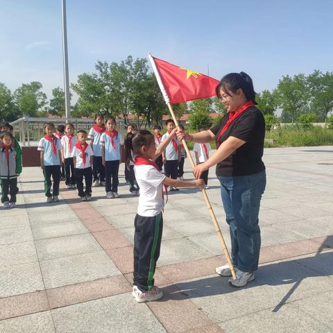 【大杨小学】“红领巾爱祖国”新队员入队仪式