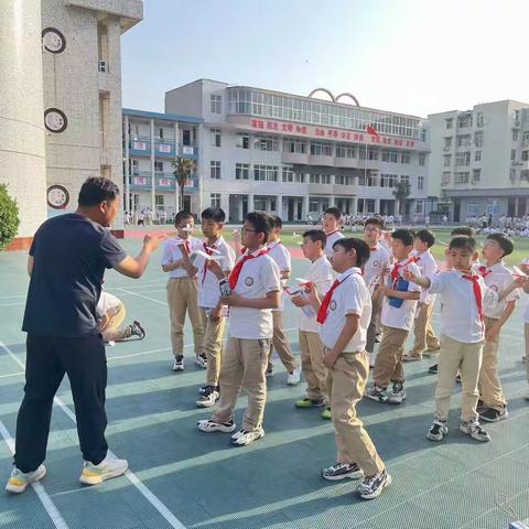 学子斗苍穹 共筑航天梦