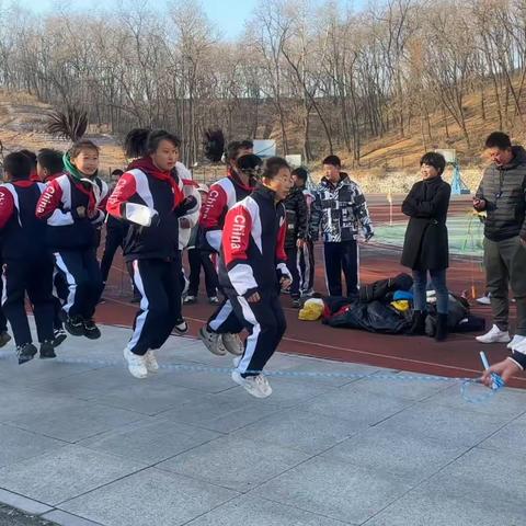 冬季体育竞技场   键绳飞舞强体魄——虎南路小学参加东洲区踢毽跳绳比赛