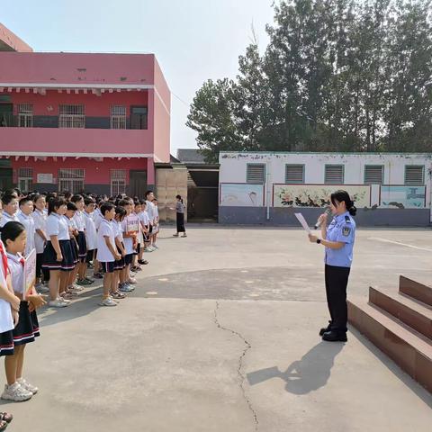 双减之下:法治进校园，平安助成长——梁寨小学开展讲“法治教育讲座”活动
