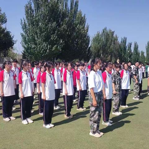 当迷彩绿遇上骄阳红