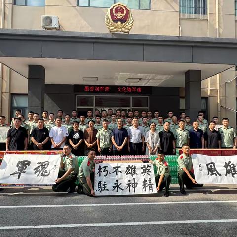 笔墨丹青颂军魂 区退役军人局联合区文联送书画进军营