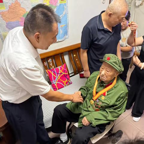 情暖老兵显担当 致敬英雄传精神