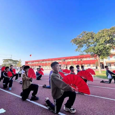 西曲沟小学“舞动童年 绽放精彩”