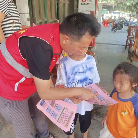 感城镇网格员开展防溺水宣传