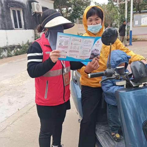 感城镇网格员开展铁路护路宣传活动