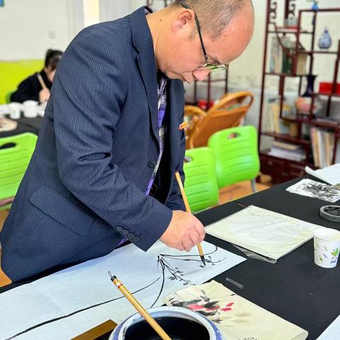 “以笔绘雅韵，研训共成长”——杨鹤鸣名师工作室美术教师基本功培训活动