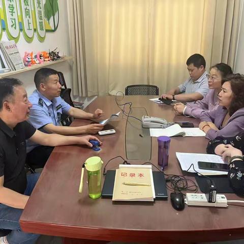 法润社区 典亮生活丨辖区民警走进社区开展《民法典》主题宣传活动