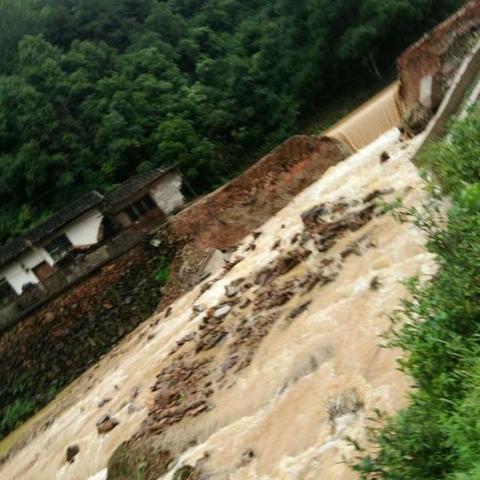 风雨同舟，共渡难关