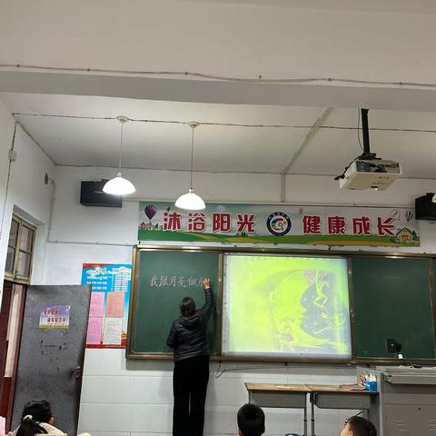 我跟月亮做朋友——水冶镇小东关小学绘画社团