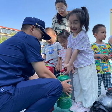 【党旗飘•雅园美 大港四幼2023年宣】消防演练，安全“童”行