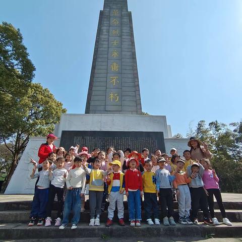 缅怀革命先烈-宏宇幼儿园