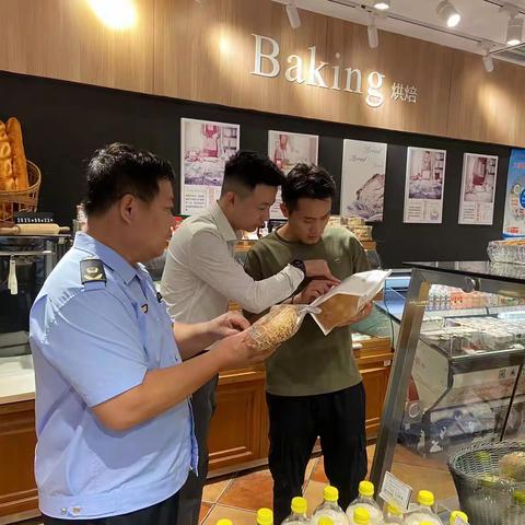 区委副书记傅爱红同志指导工作人员到包保单位督导检查食品安全生产工作