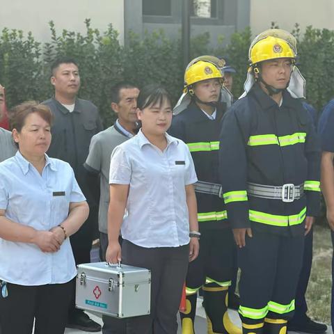 底张街道消防所指导龙湖天璞高层住宅小区开展消防安全演练培训活动