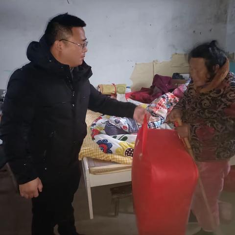 寒冬送温暖，真情暖人心