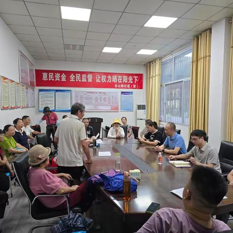 仓山镇主要领导联合区直部门开展“大接访”活动