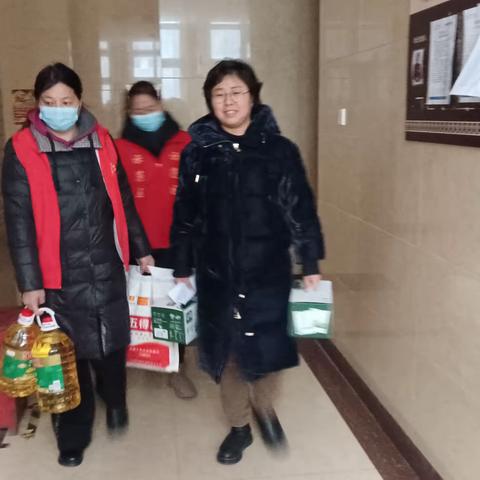 迎新春，送温暖——金耀街道湖滨社区春节前夕走访慰问辖区老人