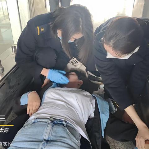 众人温情救助 守护旅客安全