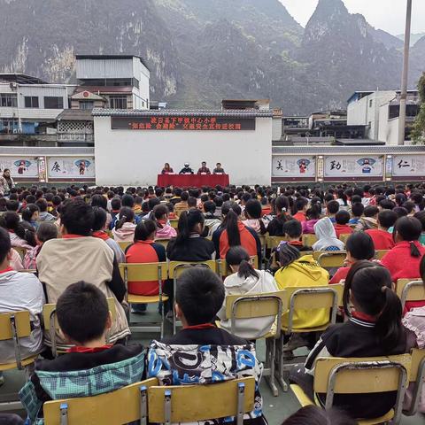 珍爱生命，安全出行——凌云县下甲镇中心小学开展交通安全宣传进校园活动