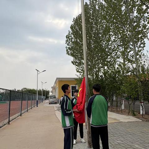 孙堡营中学周一升旗仪式：为中考学子加油助力