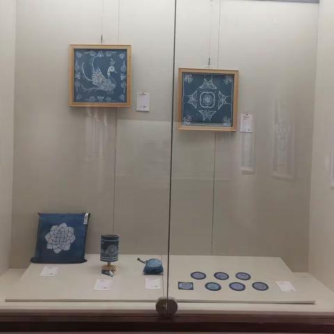 文山市城南中学蜡染展览2