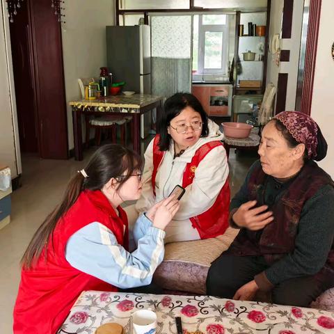水木灵州社区“红色星期五—幸福来敲门”关爱独居空巢老人“六查看”行动