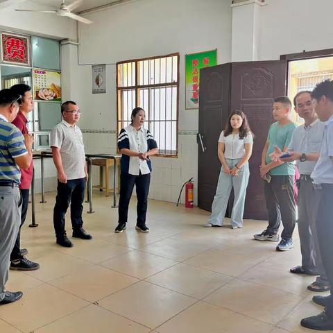 防城区教育局局长凌小芹到大菉中学指导2024年秋季学期开学工作