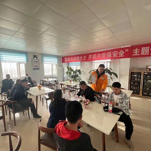 路地登乘轨道车 联动共建保畅通