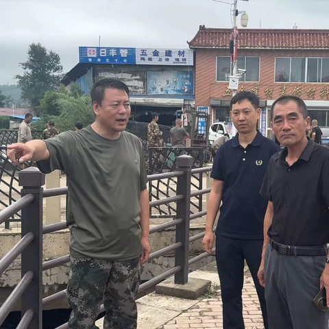 风雨过后 全力以“复”｜草市镇干群同心清淤除垢  擦亮乡镇美丽容颜