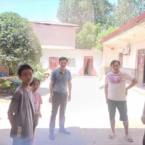 “家校携手防溺水    心理健康守童心”鄢岗山坎小学暑期防溺水、心理健康大走访活动纪实