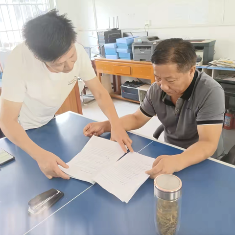 鄢岗镇山坎小学组织学习《商城县中小学校学生食堂管理实施细则》