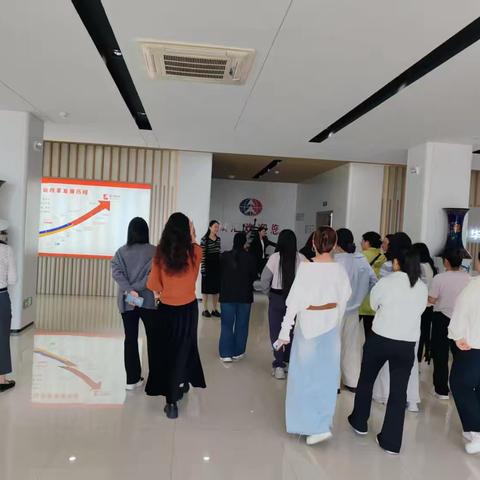 “守护舌尖安全 共筑膳食防线”——源汇区双龙小学膳食家委会代表开展食品安全督导活动