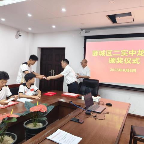 破纪录！校长点赞“双担当少年”