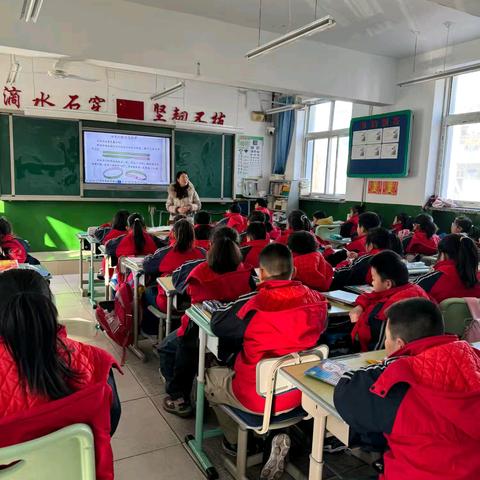 “剪”出神奇圆环，“玩”出数学精彩﻿—四（4）班默比乌斯带数学实践活动