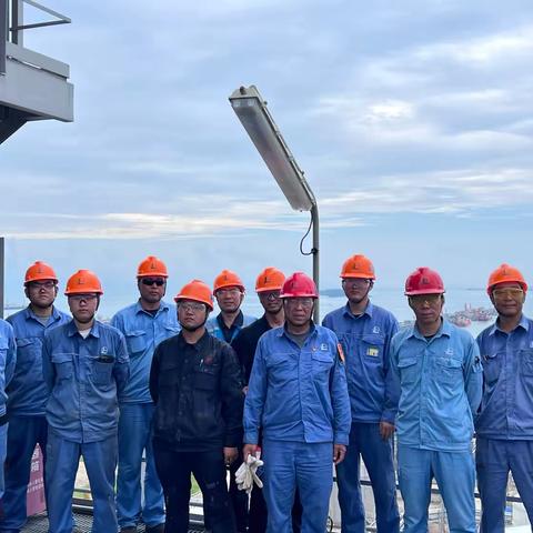 二分有一群“能文能武的人”