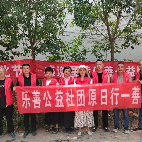 风吹麦浪收获季，关爱老人志愿忙