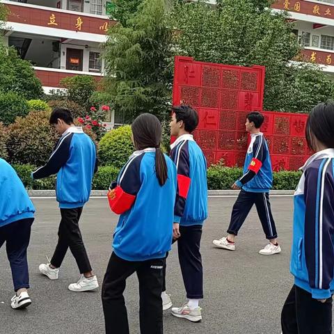 商丘市第十六中学保护环境清洁校园我先行志愿服务活动