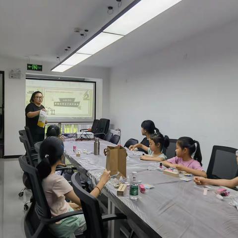 航天城五院社区“儿童友好  逐趣一夏”《探秘化学分子相互作用和蒸发原理》手工活动