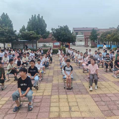 大周镇陈庄小学期末表彰大会