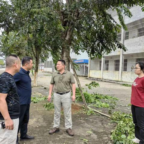 文昌市新桥中学台风“麦德姆”灾后重建及复学准备工作纪实