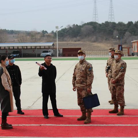 驻锦州空军95905部队官兵到地藏寺学校扶贫慰问