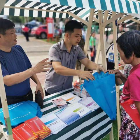 海口市农业农村局在大坡镇开展农民丰收节普法、社会信用宣传活动