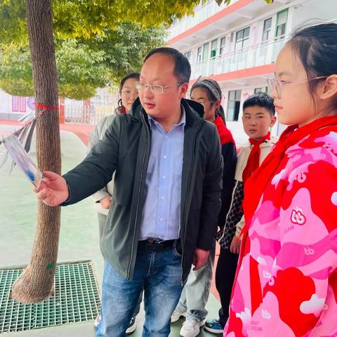 “知雷锋，学雷锋，做雷锋”——许昌市湖滨路小学学雷锋活动之“我们身边的小雷锋”摄影展